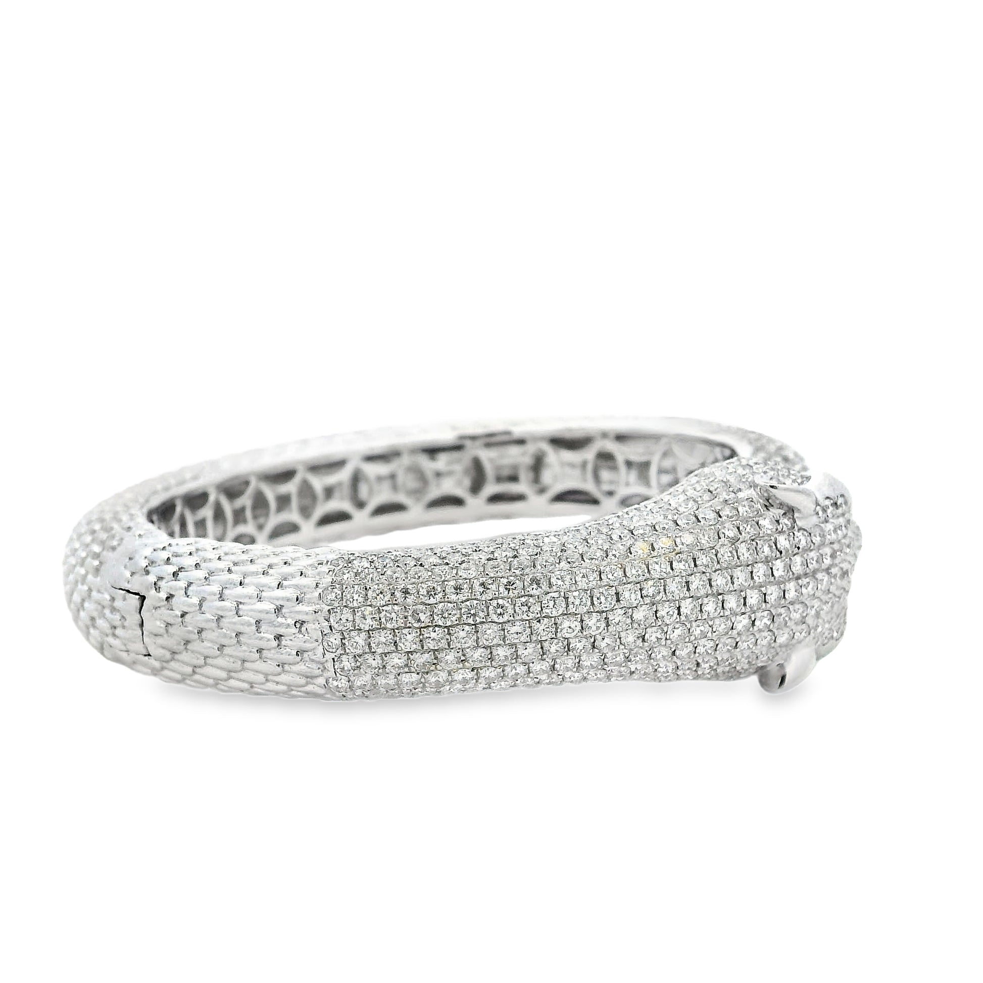 18k White Gold 0.31ctw Emerald and 10.57ctw Round Diamond Pavé Panther Hinged Bangle Bracelet — photo 12 of 13