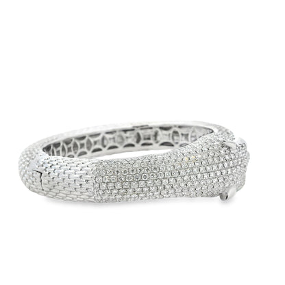 18k White Gold 0.31ctw Emerald and 10.57ctw Round Diamond Pavé Panther Hinged Bangle Bracelet — photo 12 of 13