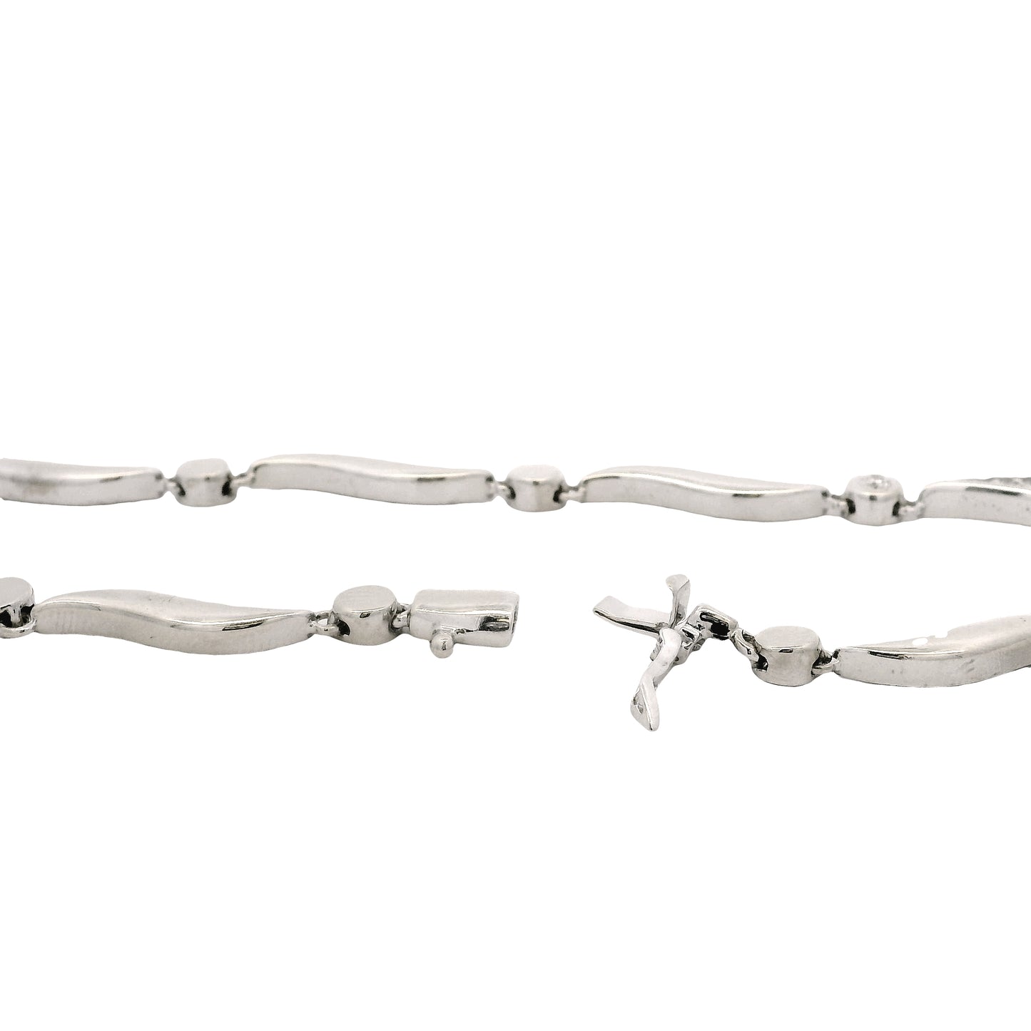 14k White Gold 0.90ctw Round Brilliant Diamond V-Shaped Necklace — right side three-quarter view