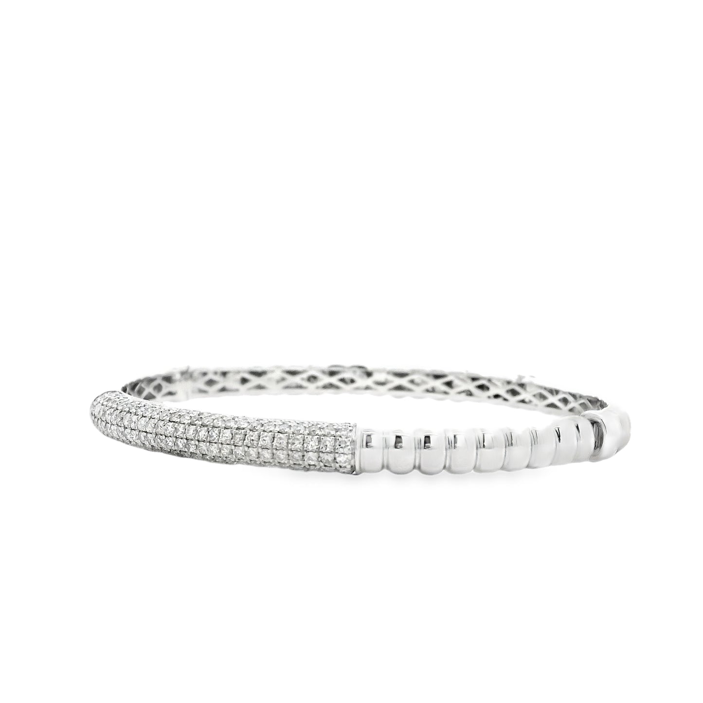 18k White Gold 1.30ctw Round Brilliant Diamond Pavé Scalloped Bangle Bracelet — right three-quarter angle