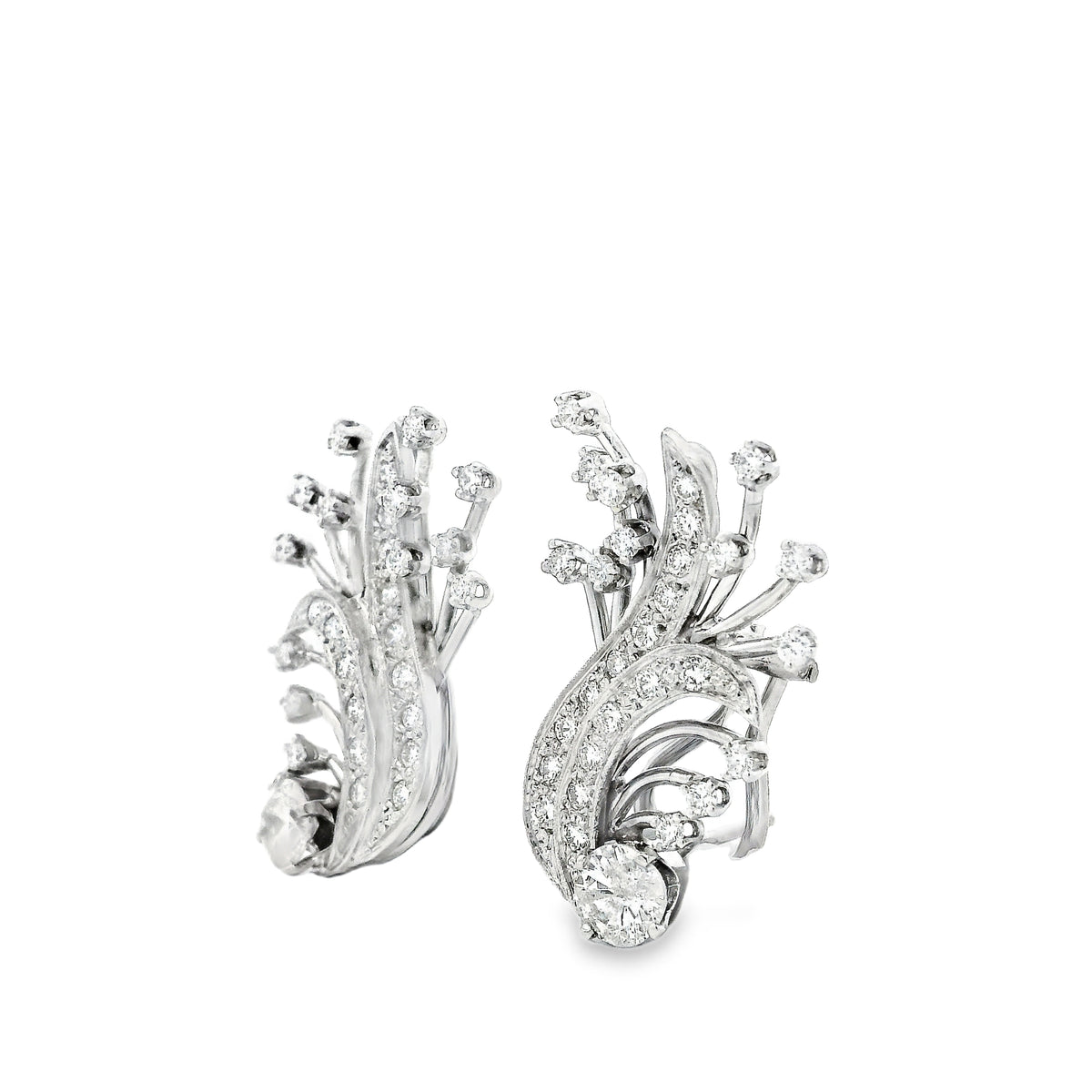 14k White Gold 2.5ctw Round Brilliant Diamond Floral Cluster Earrings — macro detail of the stone