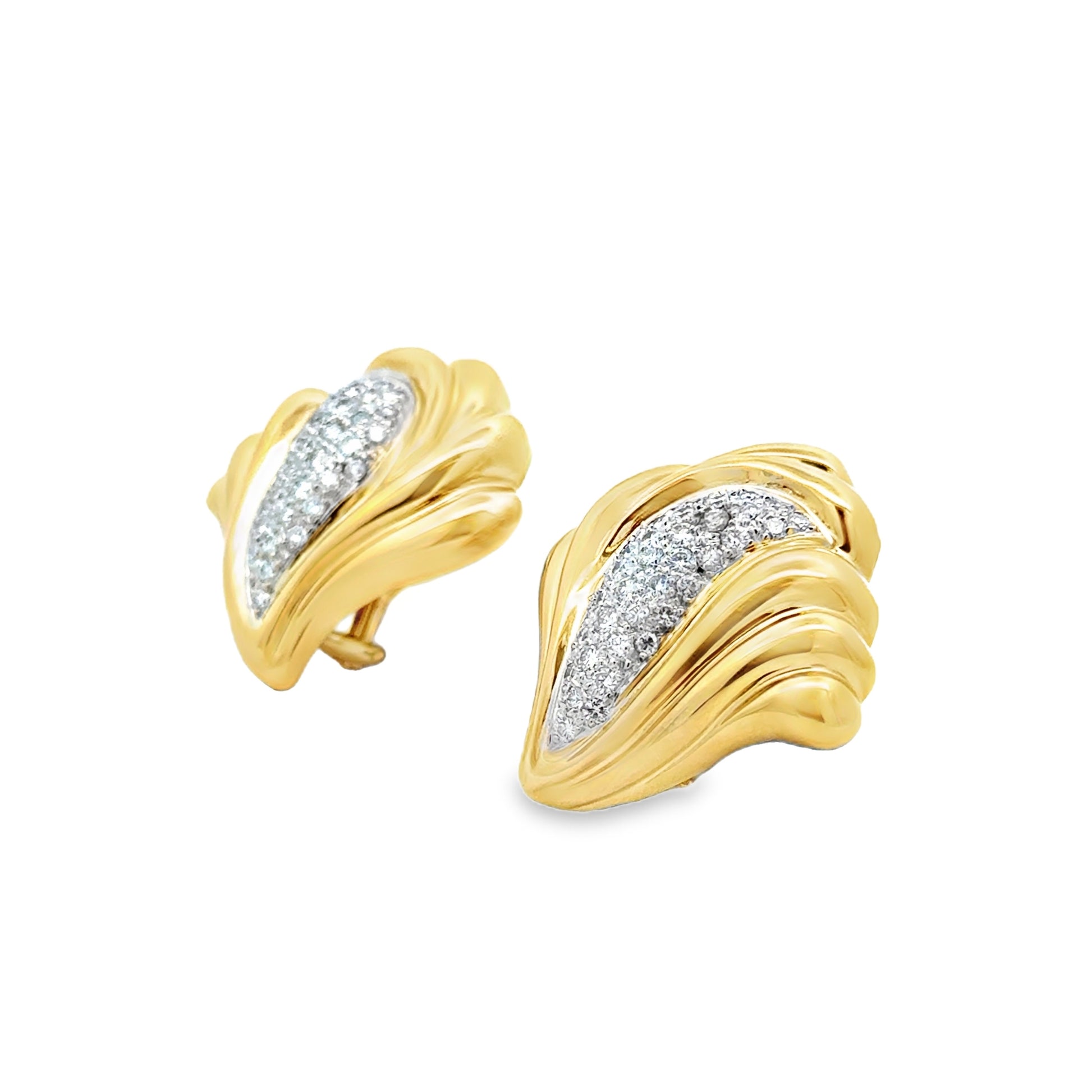 14k Yellow Gold 2.0ctw Round Brilliant Diamond Vintage Swirl Clip-On Earrings — macro detail of the stone