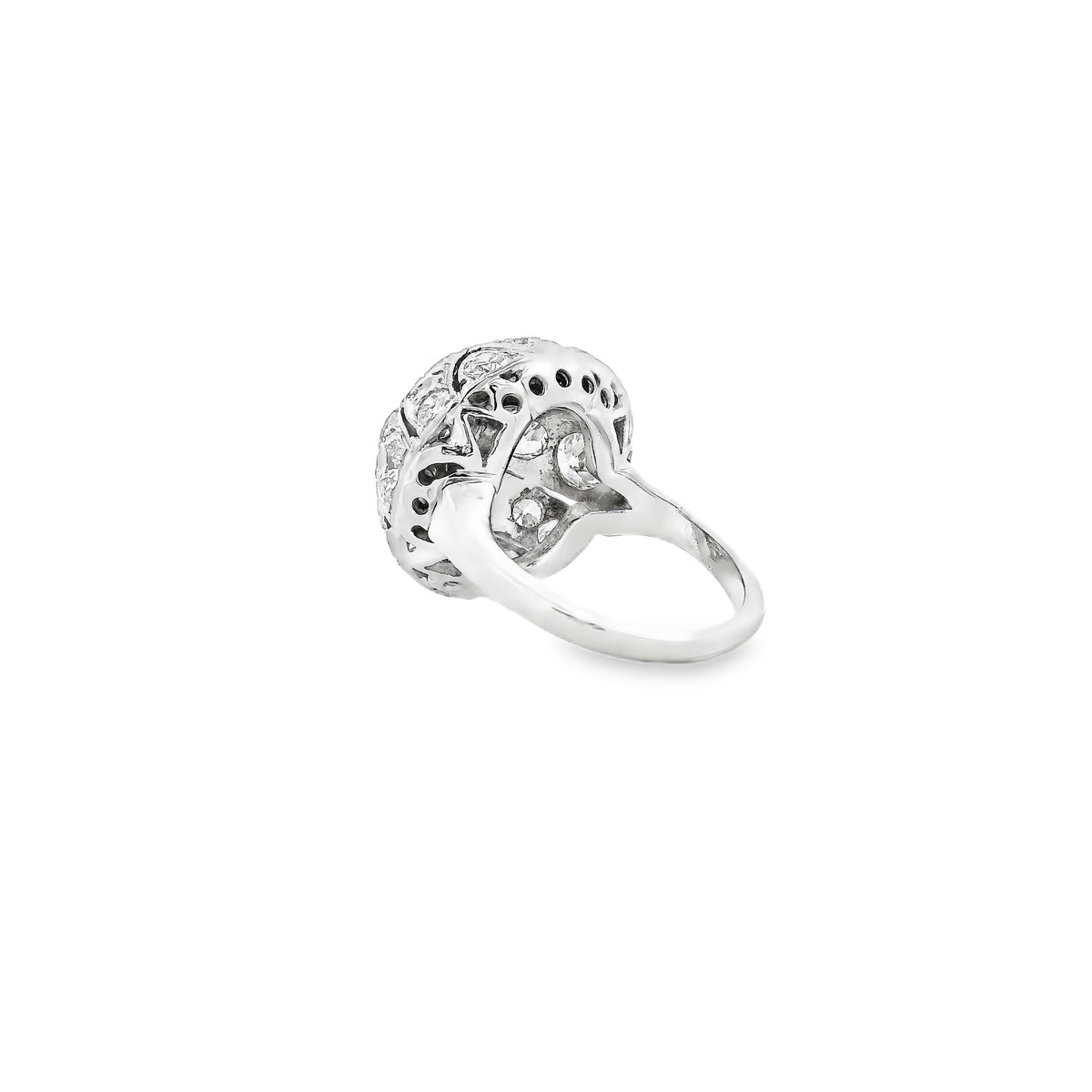 14k White Gold Approx 2ctw Round Brilliant Diamond Cluster Cocktail Ring — macro detail of the stones