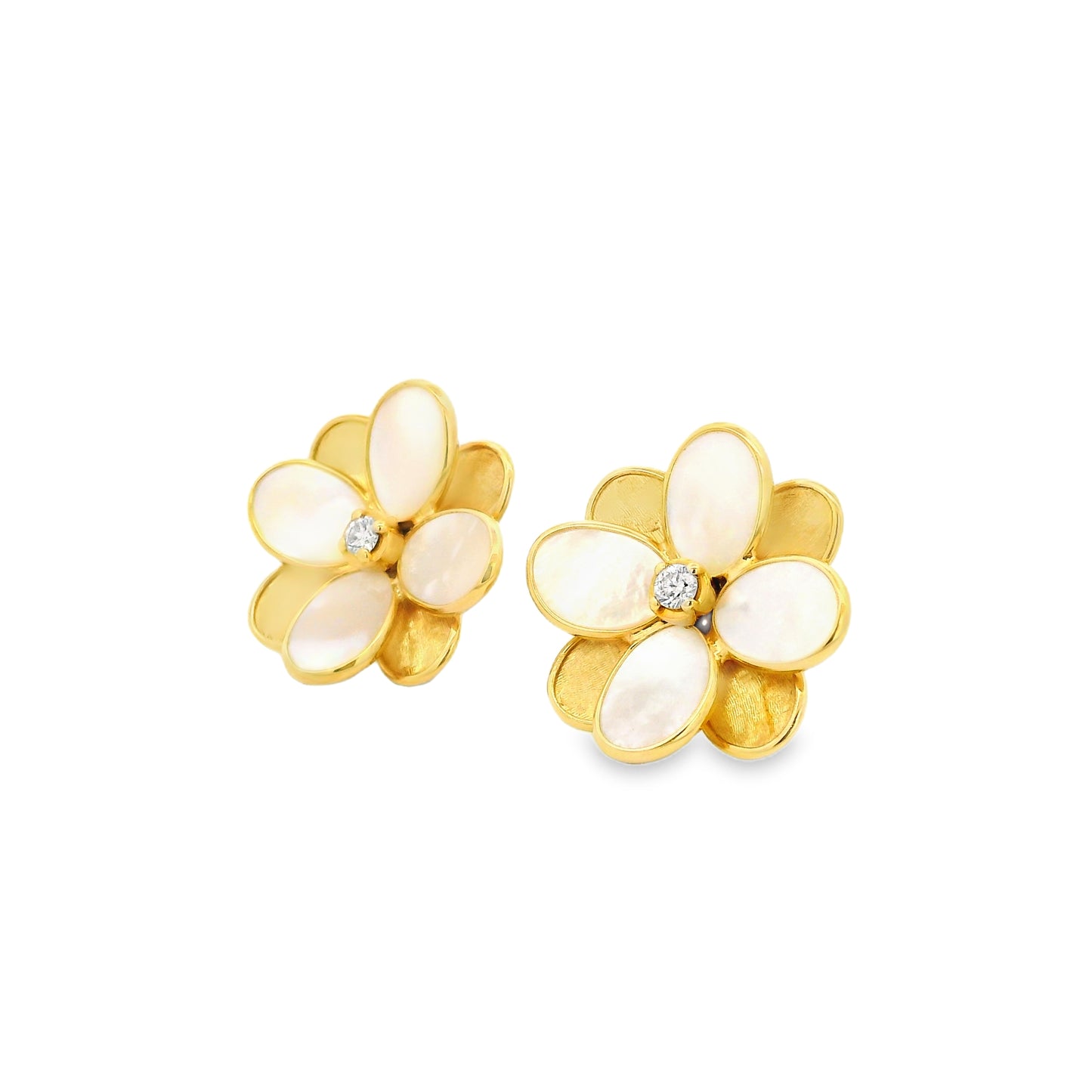 Marco Bicego 18k Yellow Gold 0.60ctw Diamond and Mother of Pearl Petali Flower Stud Earrings — macro detail of the stone