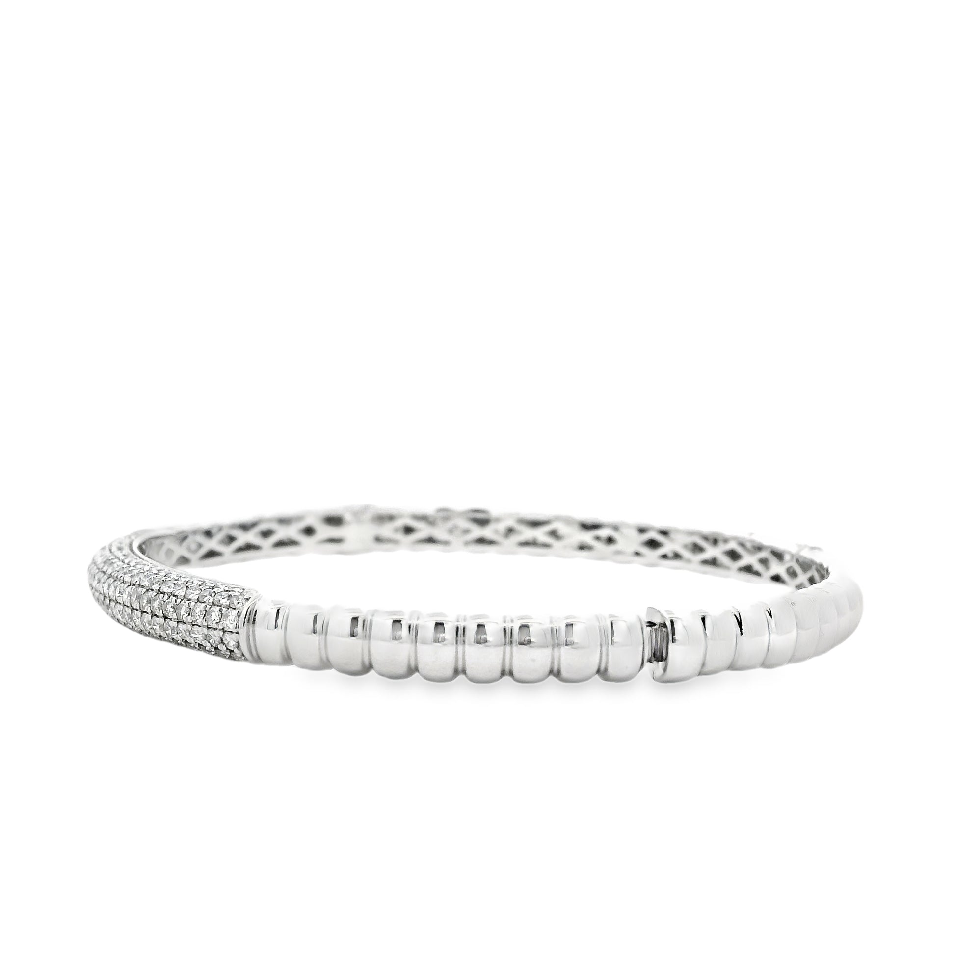 18k White Gold 1.30ctw Round Brilliant Diamond Pavé Scalloped Bangle Bracelet — macro detail of the clasp