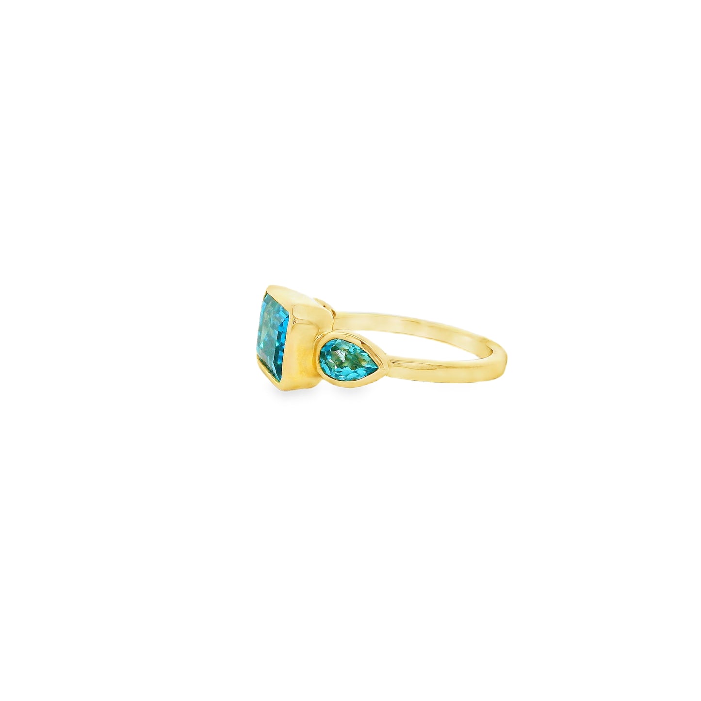 Gabriel and Co. 14k Yellow Gold 5.20ctw Swiss Blue Topaz Signet Ring — macro detail of the stones