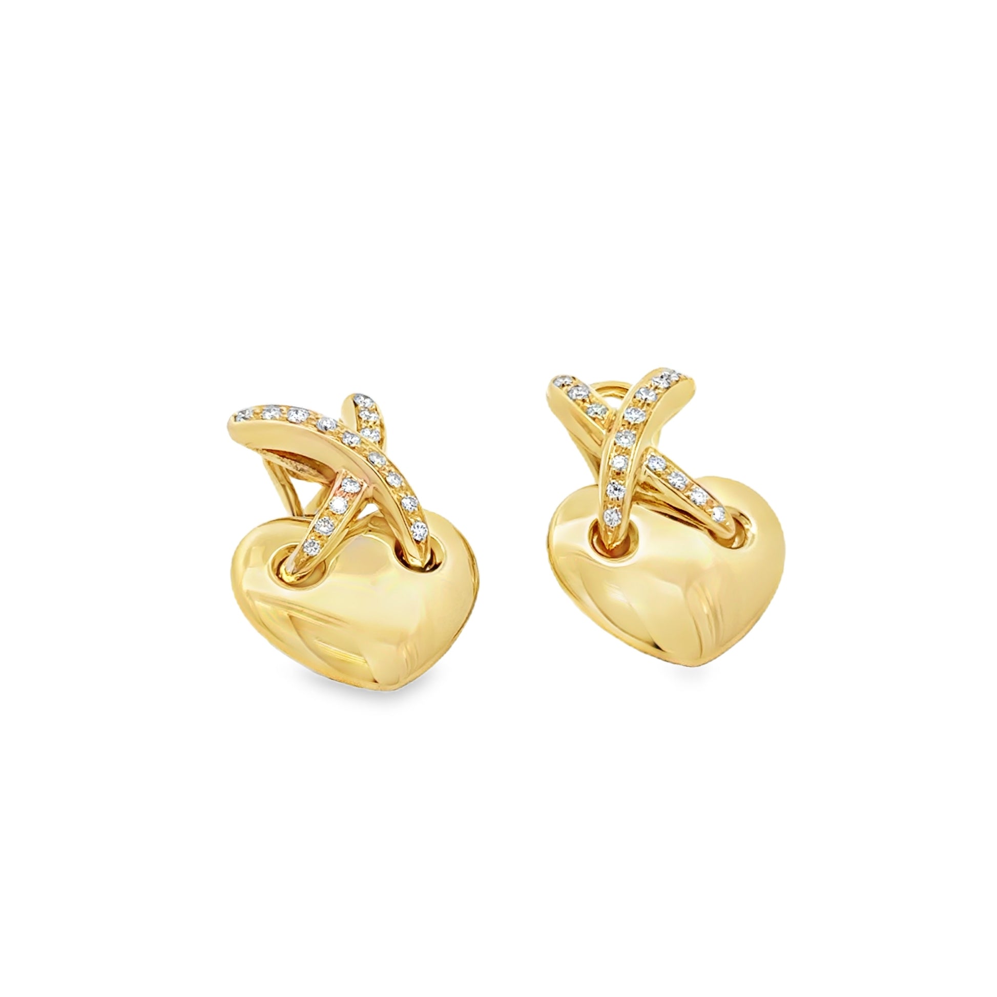 Chaumet 18k Yellow Gold 0.60ctw Round Brilliant Diamond Heart Clip-On Earrings — macro detail of the stone