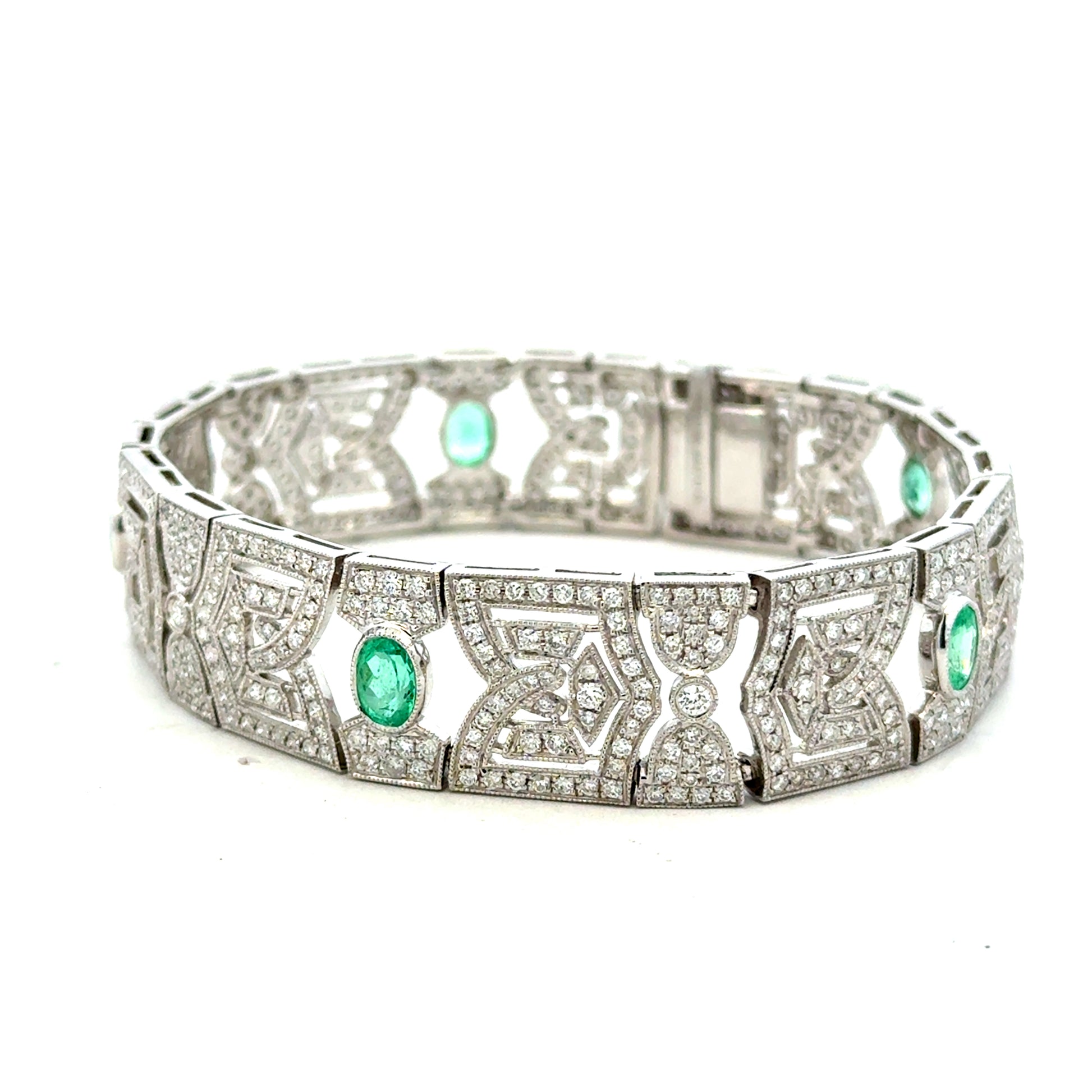 18k White Gold 4.47ctw Diamond Pavé and 0.83ct Emerald Art Deco Bracelet — macro detail of the clasp