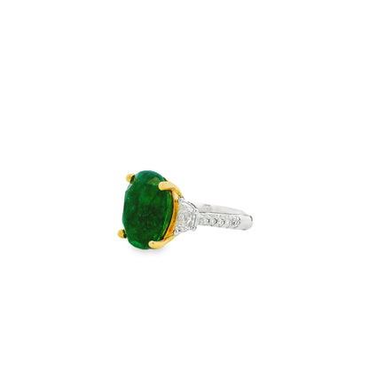 18k Two-Tone Gold 8.00ct Oval Cut Natural Emerald and 0.38ctw Diamond Ring — macro detail of the stones
