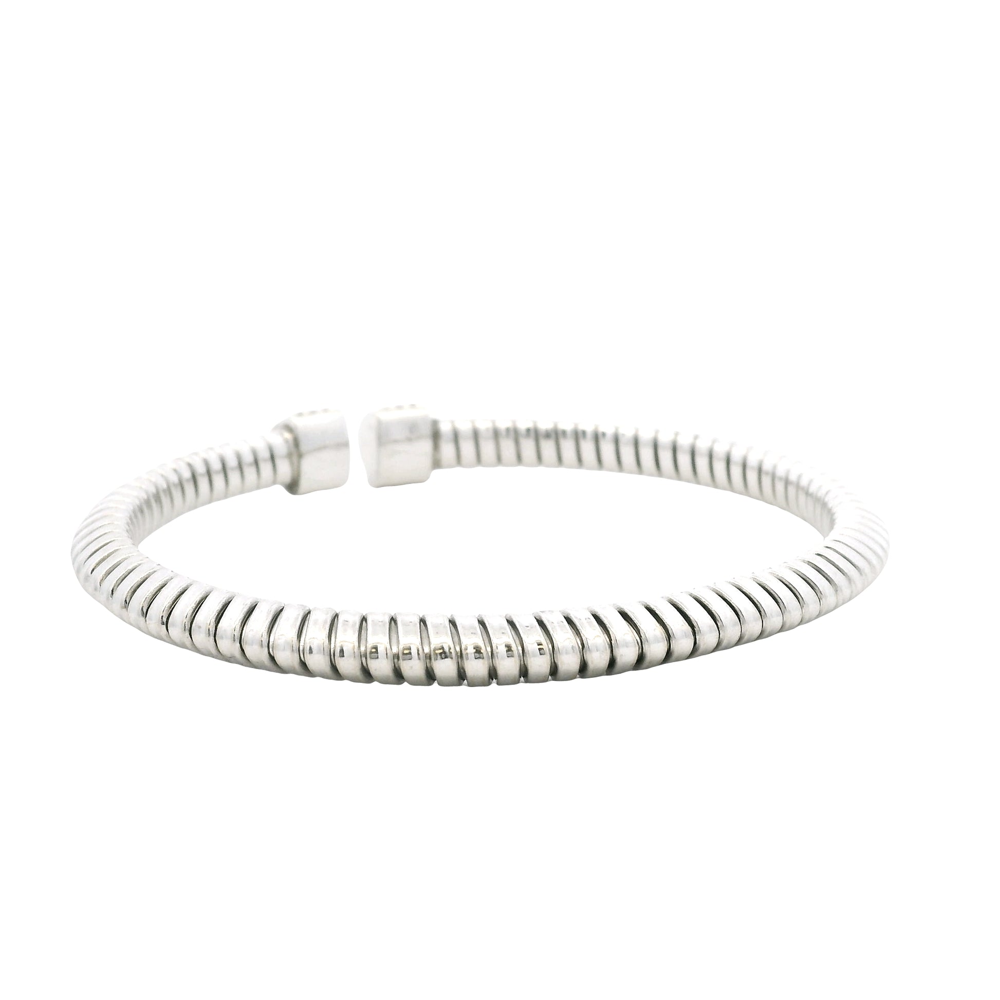 18k White Gold 0.48ctw Round Brilliant Diamond Ribbed Pavé Bangle Bracelet — macro detail of the clasp