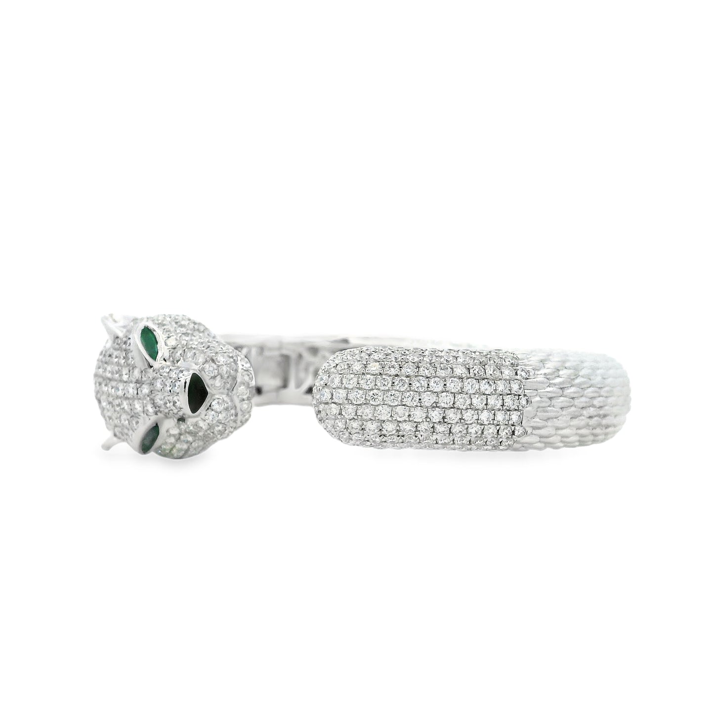 18k White Gold 0.31ctw Emerald and 10.57ctw Round Diamond Pavé Panther Hinged Bangle Bracelet — macro detail of the clasp