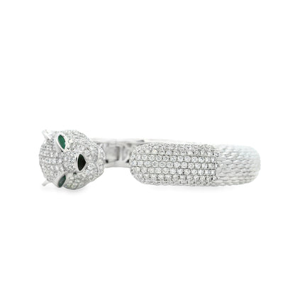 18k White Gold 0.31ctw Emerald and 10.57ctw Round Diamond Pavé Panther Hinged Bangle Bracelet — macro detail of the clasp