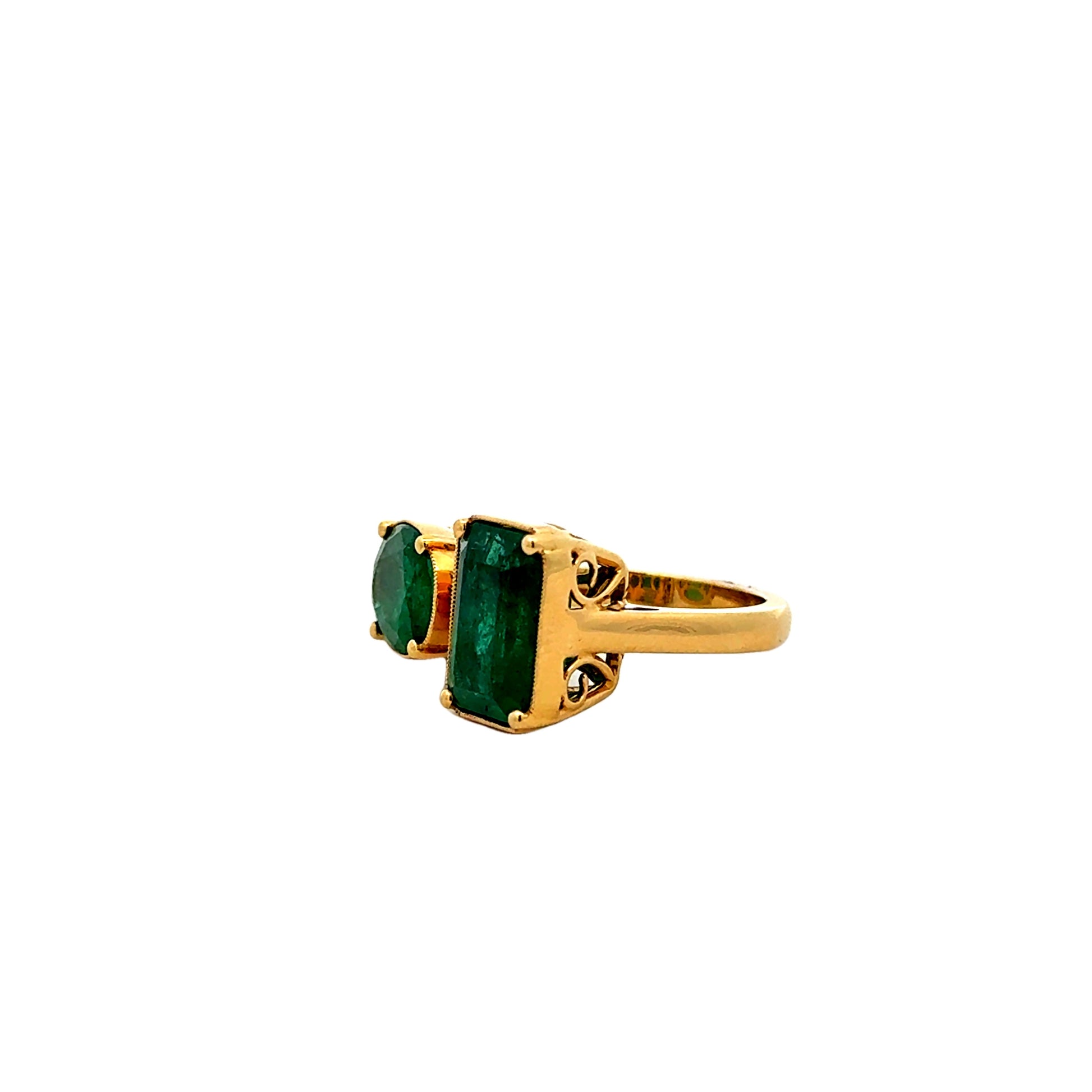 18k Yellow Gold 7.65ctw Two-Stone Natural Emerald Toi et Moi Ring — macro detail of the stones