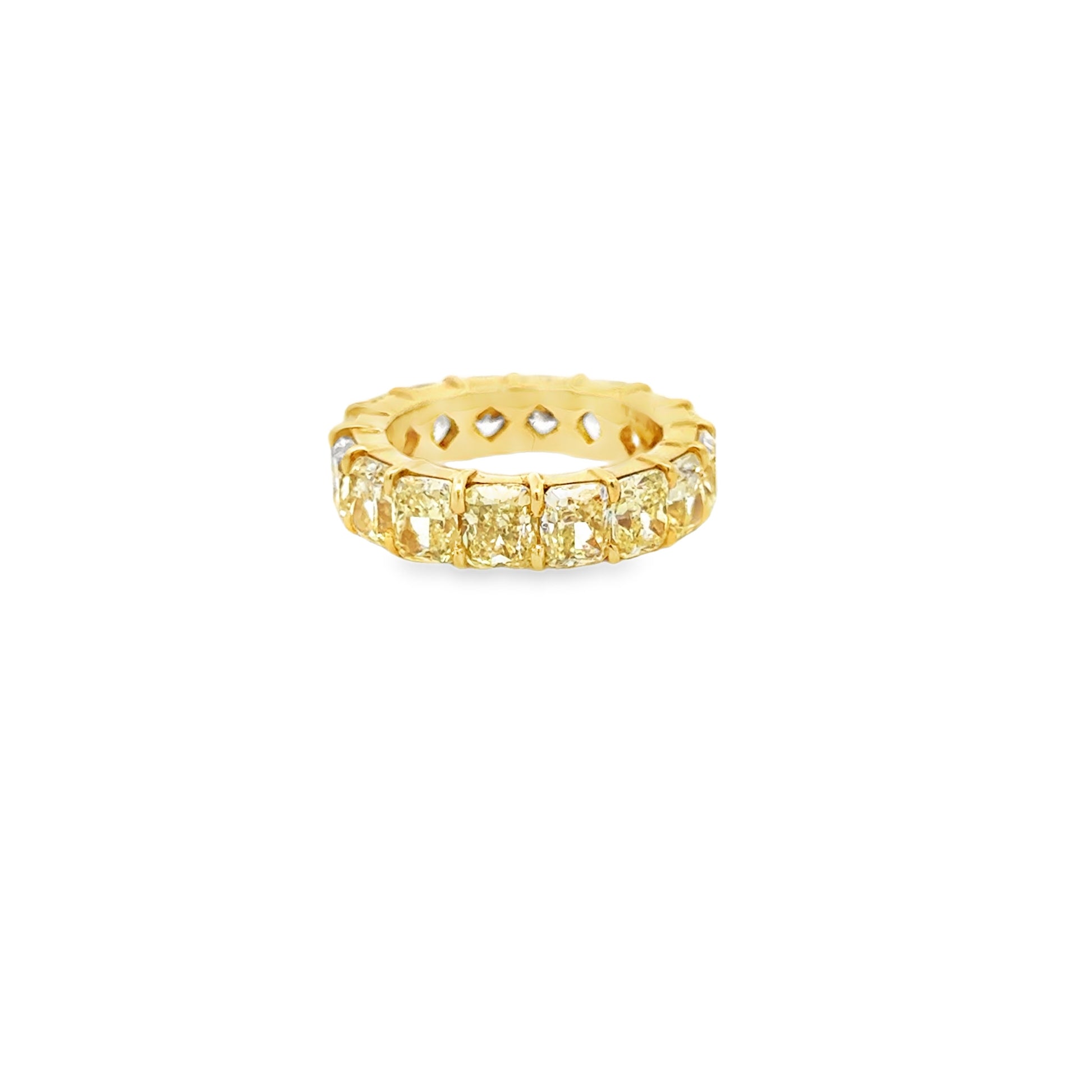18k Yellow Gold 8.98ctw Cushion Cut Natural Diamond Eternity Band Ring — macro detail