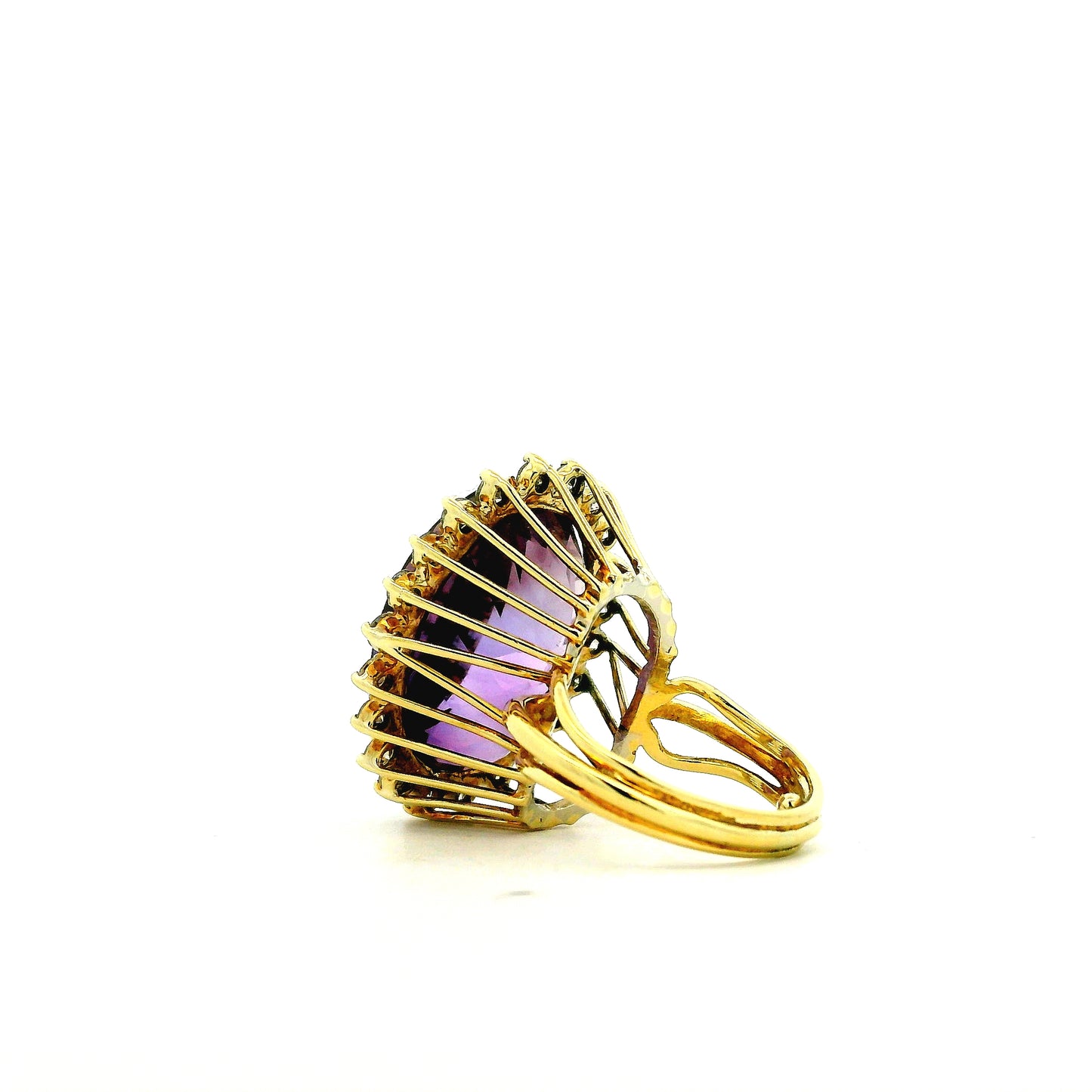 14k Yellow Gold 30ct Oval Amethyst Halo Diamond Accent Cocktail Ring — side profile showing the band