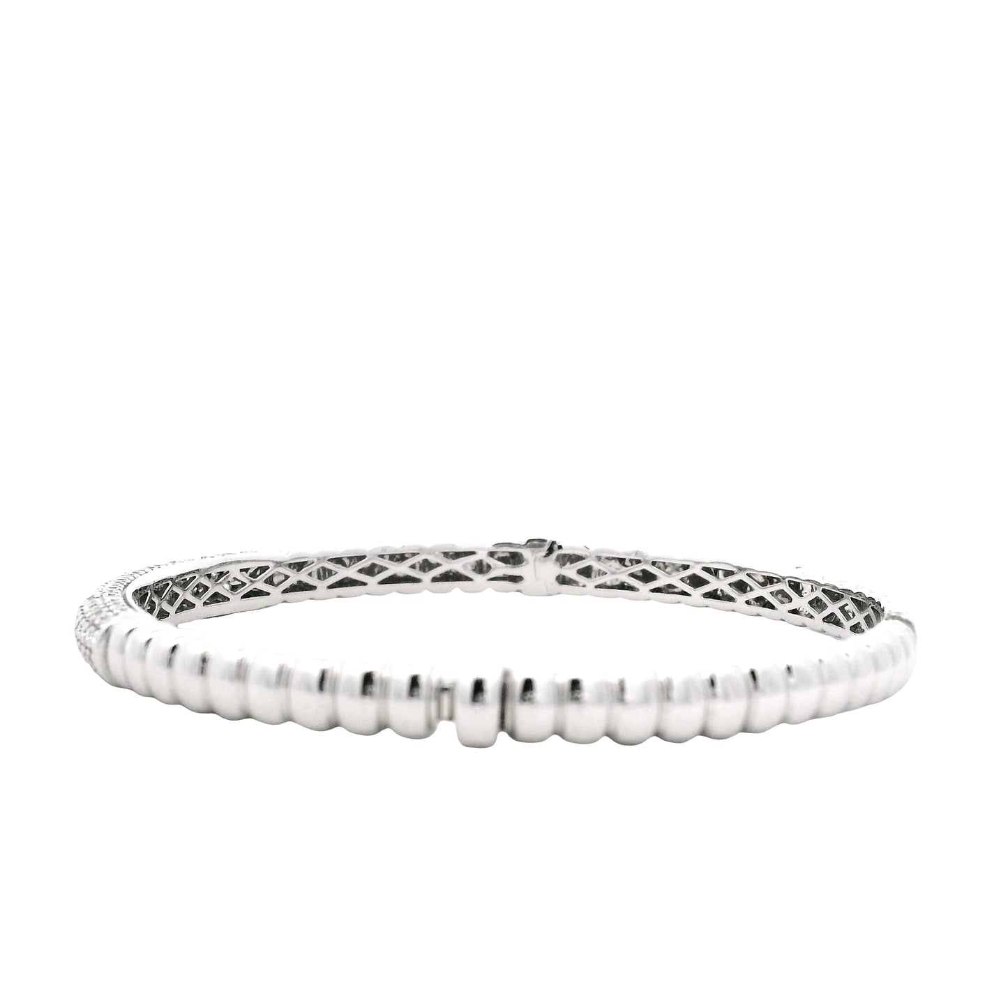 18k White Gold 1.30ctw Round Brilliant Diamond Pavé Scalloped Bangle Bracelet — side profile