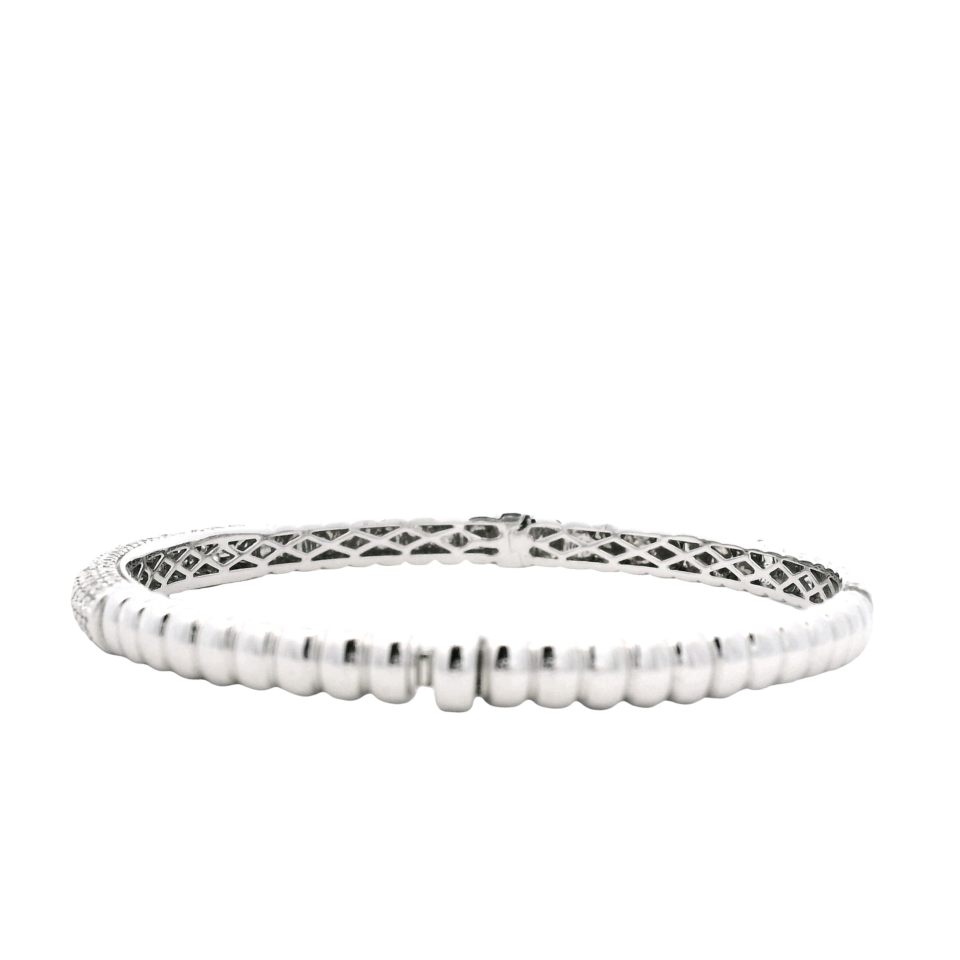 18k White Gold 1.30ctw Round Brilliant Diamond Pavé Scalloped Bangle Bracelet — side profile