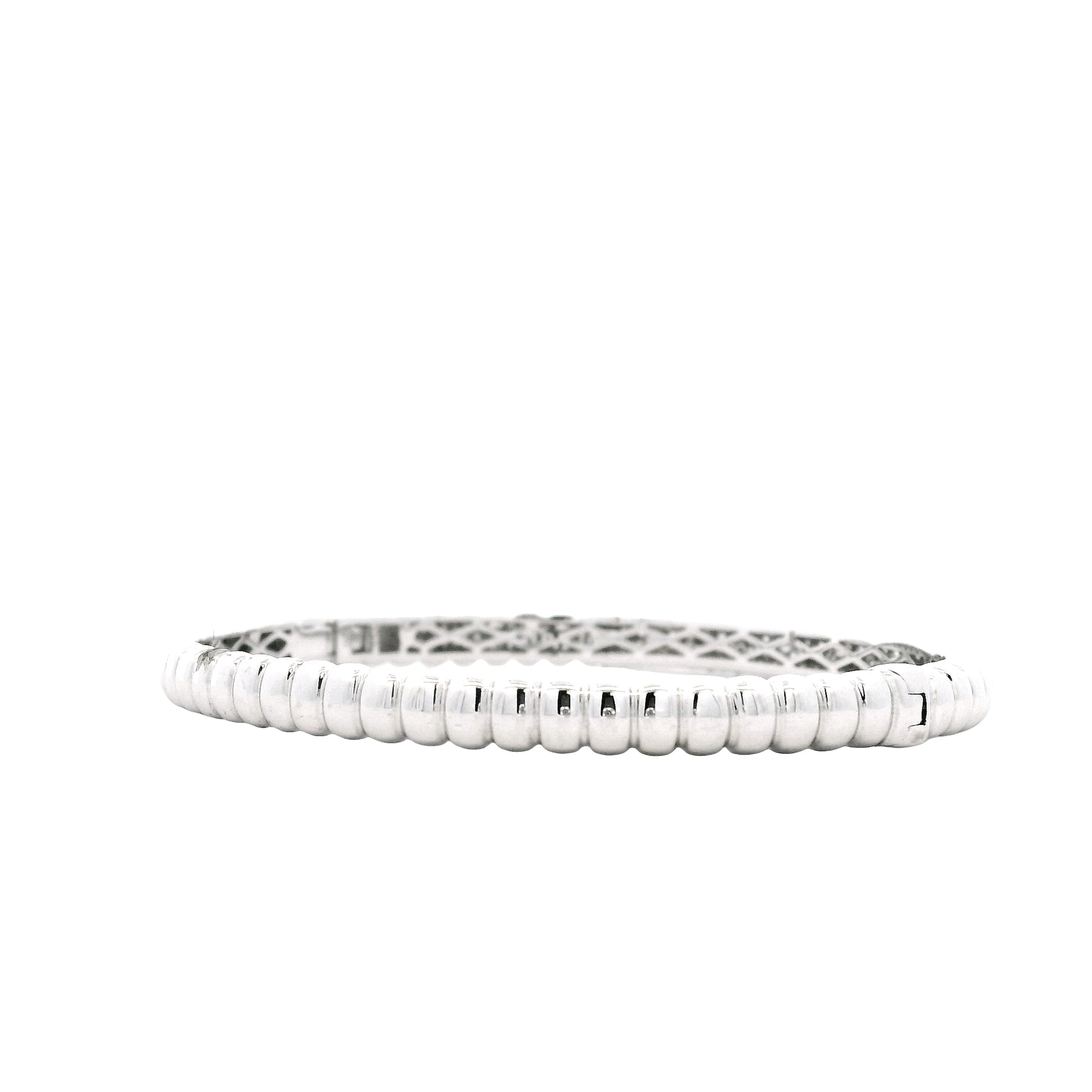 18k White Gold 1.30ctw Round Brilliant Diamond Pavé Scalloped Bangle Bracelet — reverse view