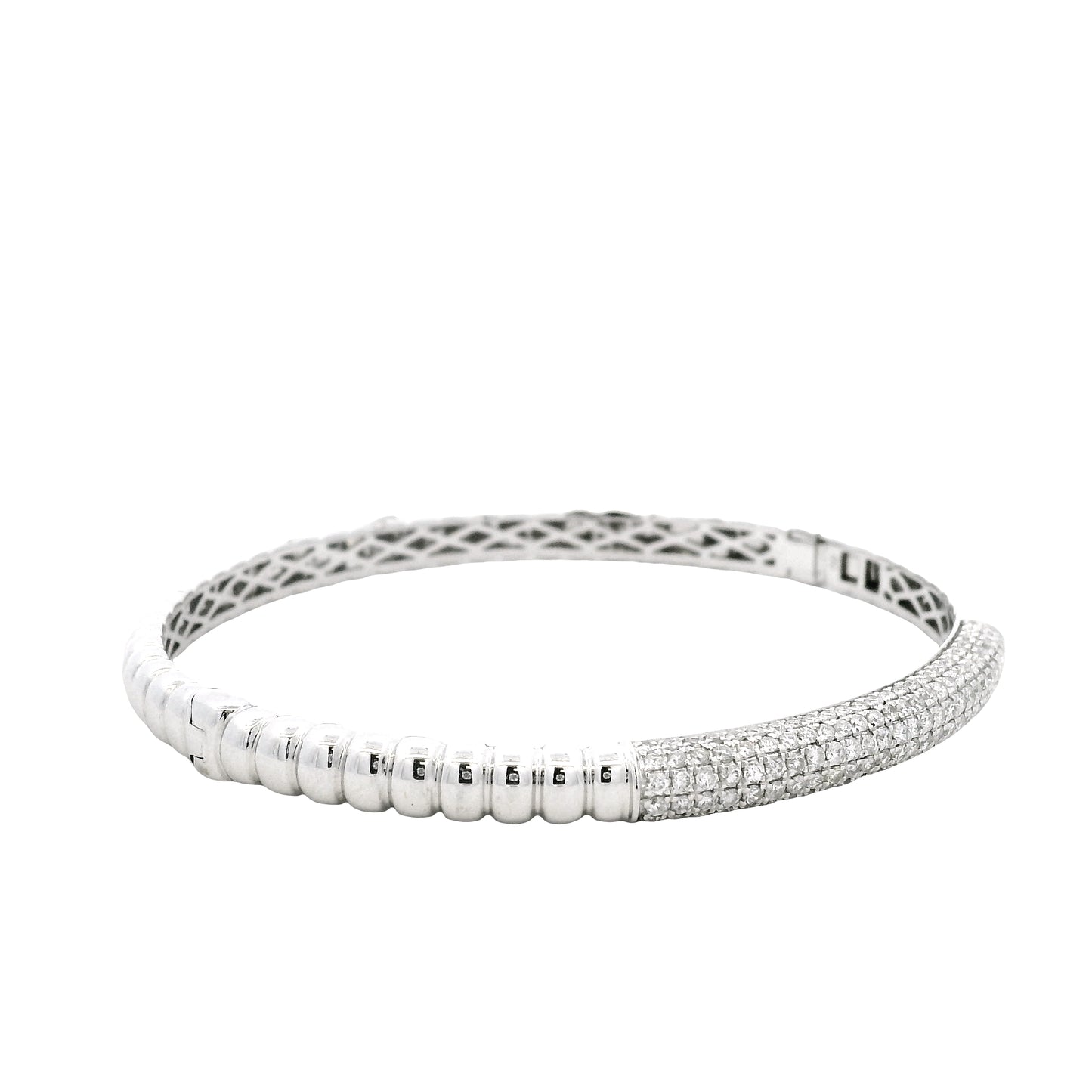 18k White Gold 1.30ctw Round Brilliant Diamond Pavé Scalloped Bangle Bracelet — photo 8 of 10