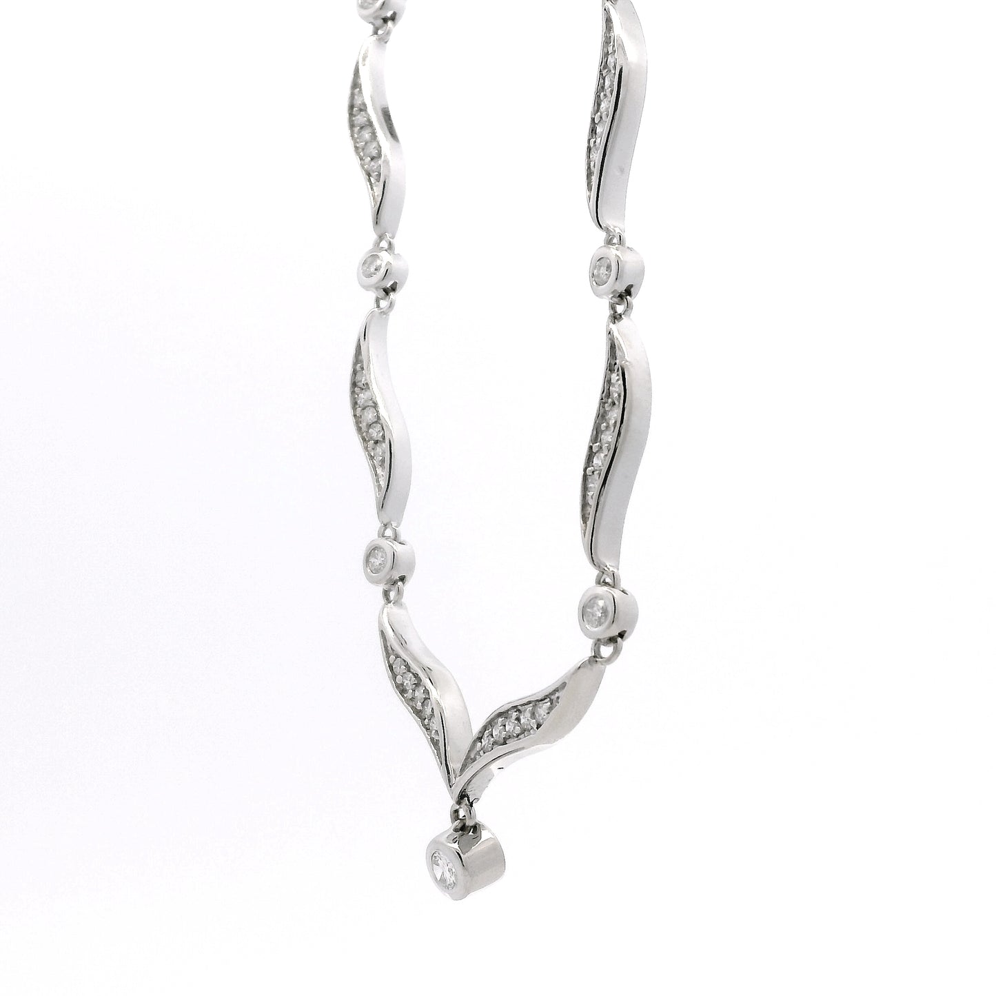 14k White Gold 0.90ctw Round Brilliant Diamond V-Shaped Necklace — photo 9 of 10