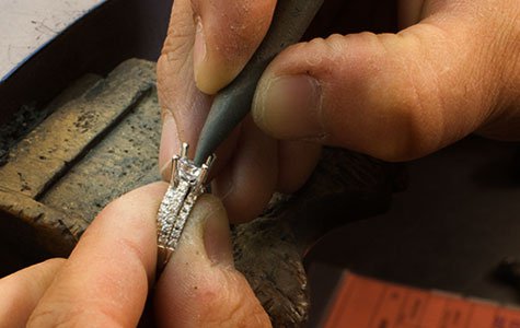 SimonG-Quality-setting-diamonds-475x300