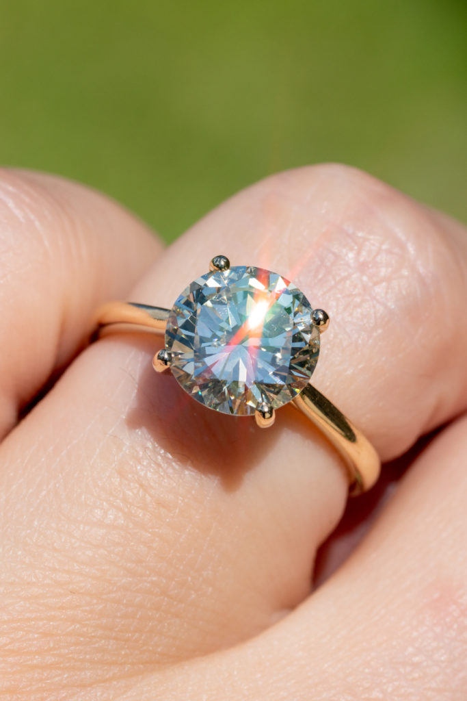 Single Stone Solitaire Look Diamond Finger Ring-hautamhiepplus.vn