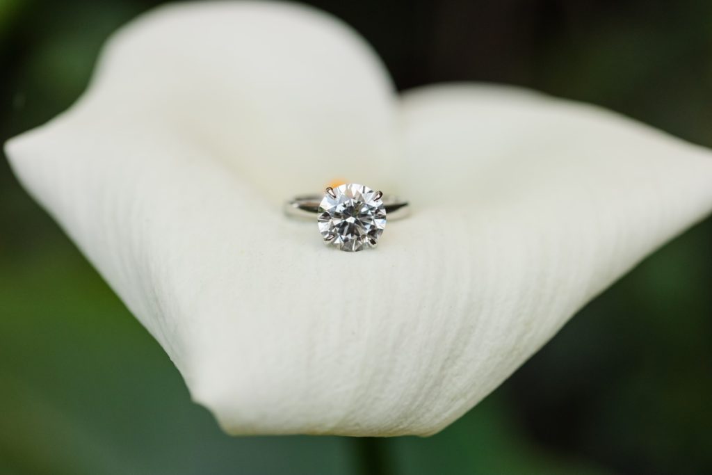 What is special about Round cut loose Moissanite?